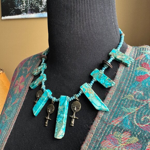 A unique & fun choker necklace. Sea sediment block beads & African brass dolls - Picture 4 of 7